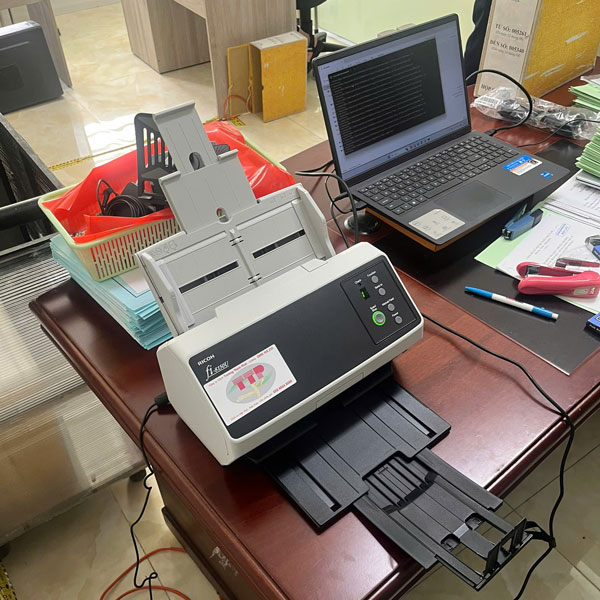 Máy quét tài liệu Ricoh Fi-8150u