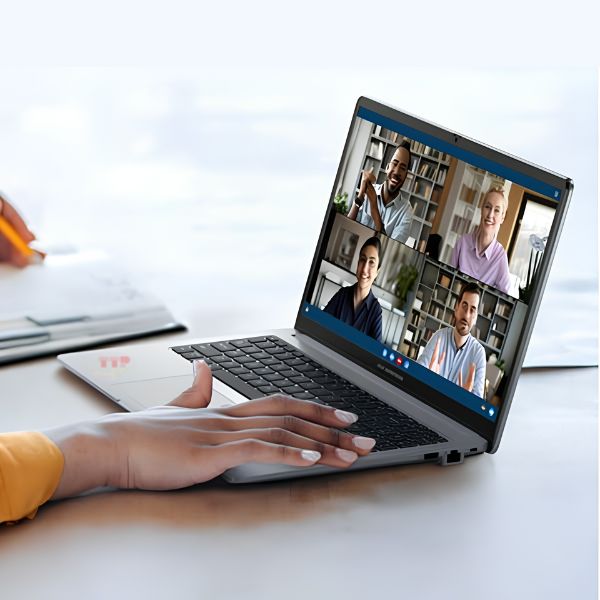 Laptop ASUS ExpertBook P1 P1503CVAY-716D4-50W Core 7 240H