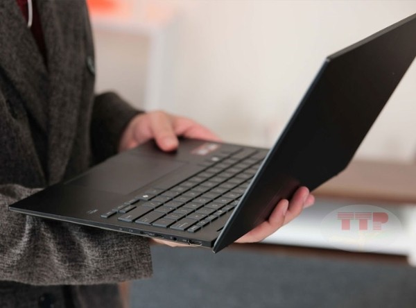 Laptop ASUS Zenbook 14 UM3406GA-QD075WS Ryzen AI 7 445