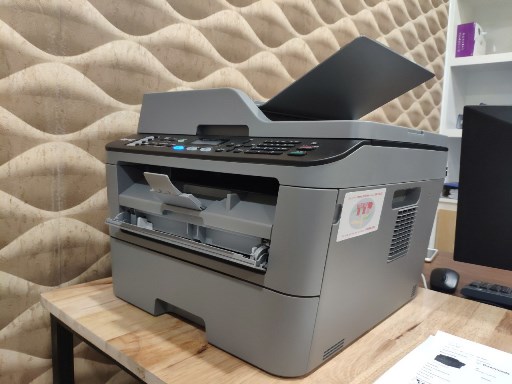 Khay ADF máy in Brother MFC-L2701D khi sử dụng