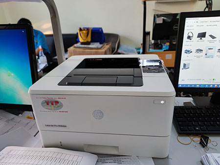 Máy in HP LaserJet Pro M404Dn TTP