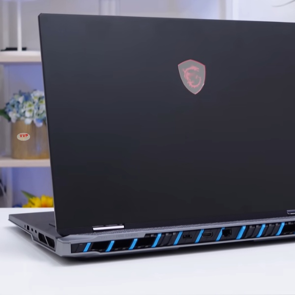 MSI Titan 18 HX AI A2XWIG 090VN