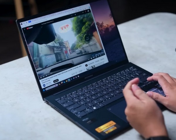 Laptop ASUS Zenbook 14 OLED UX3405MA-PP152W TTP