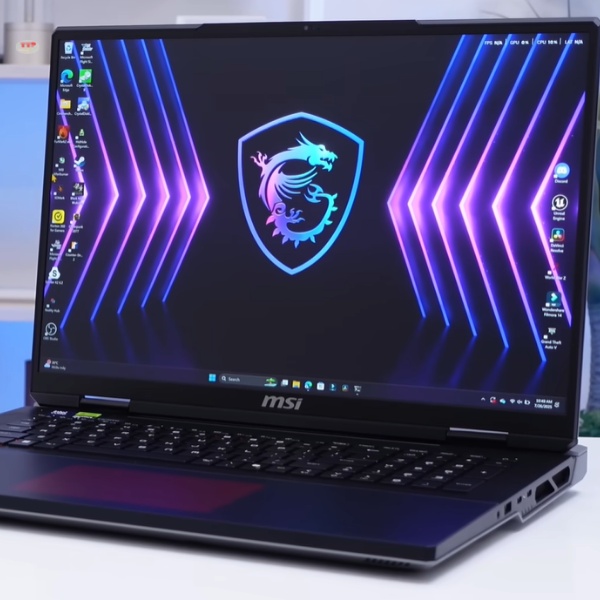 MSI Titan 18 HX AI A2XWIG 090VN