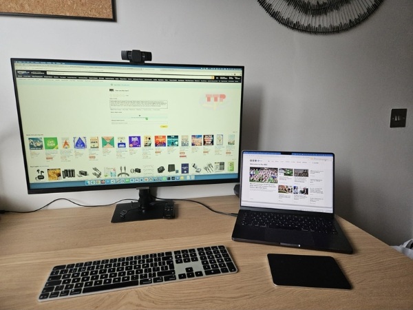 Màn hình Samsung LS32DM700UEXXV 32 inch TTP