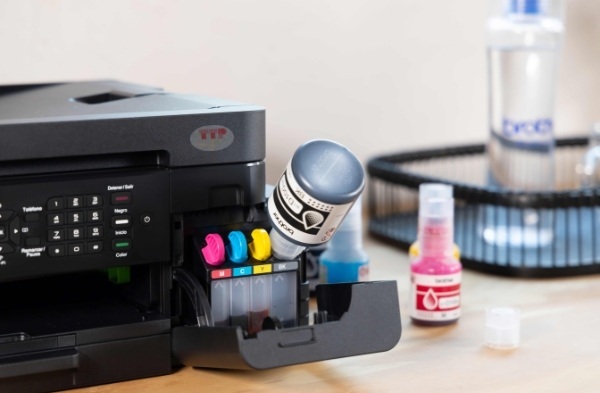 Trong mỗi phút, máy in đa chức năng Brother MFC-T930DW có thể in lên đến đến 17 trang trắng đen và khoảng 16 trang màu. Tốc độ copy của máy in Brother 930DW cũng tương đương người dùng không phải chờ đợi lâu và đáp ứng nhu cầu người dùng.